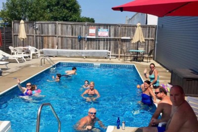 People having fun in the swimming pool